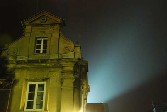 w oparach bezsenności